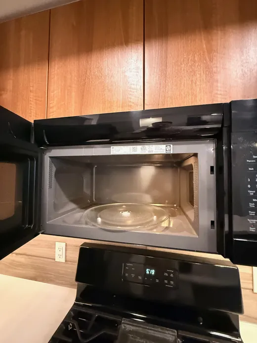 Clean microwave interior